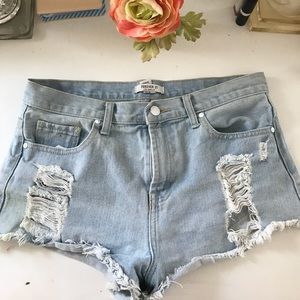 SUPER CUTE distressed denim shorts